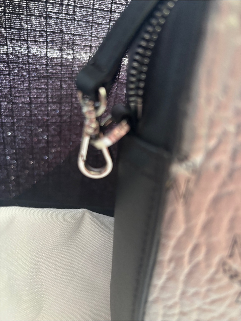 Mcm limited year of the bunny crossbody - Picture 5 of 17